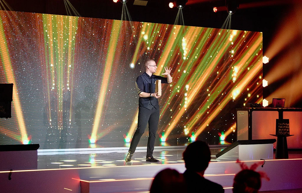 jak wyczarować produkt z iluzjonistą